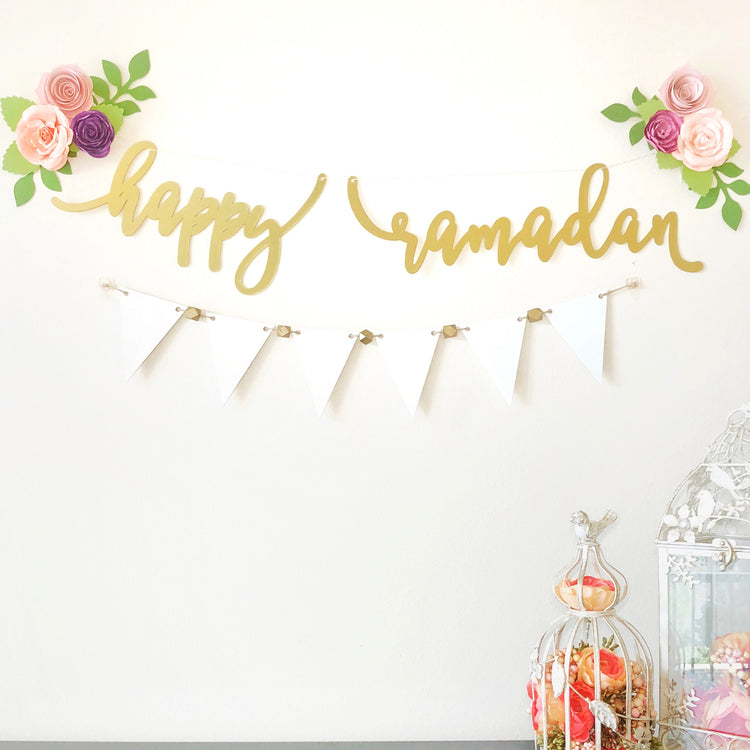 Calligraphy 'Happy Ramadan' banner